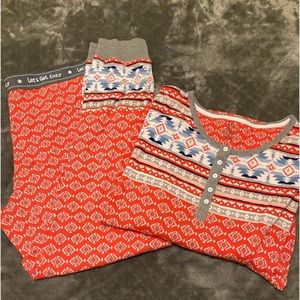 Cuddl Duds misses PJ set size large long sleeve and long pants. Size Large